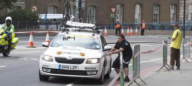 Support car stopped on the inside